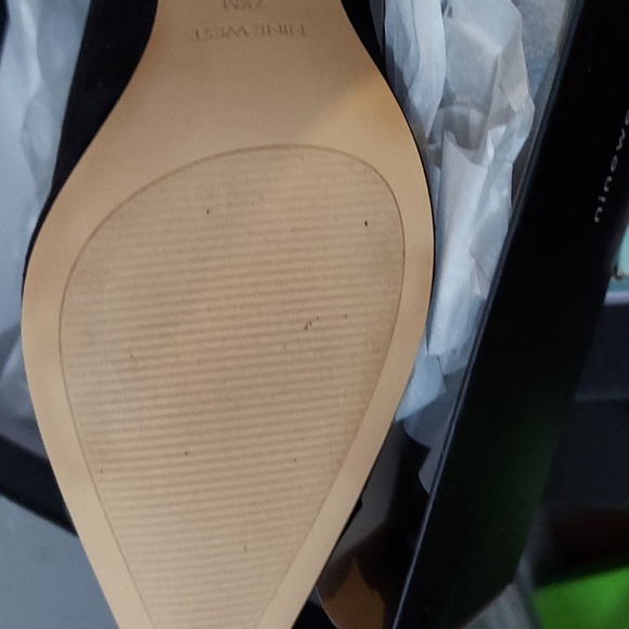 Hippa Pointy Toe Pumps - Picture 5 of 9